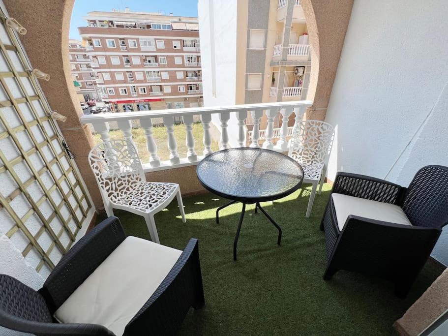 Nice And Central Apartment Torrevieja Eksteriør bilde