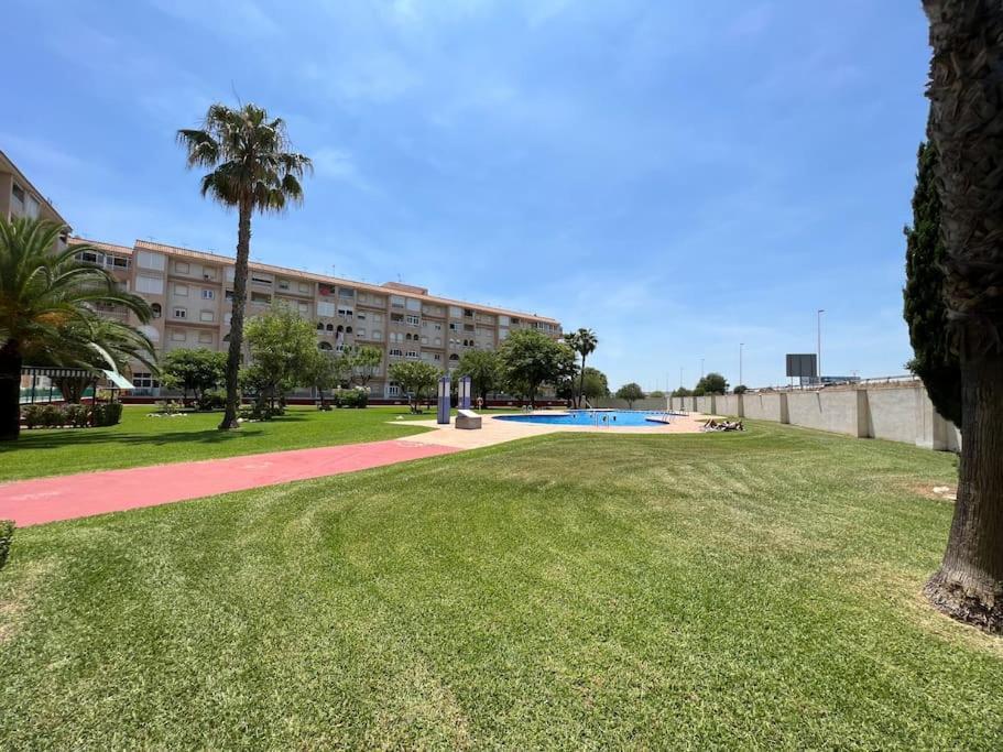 Nice And Central Apartment Torrevieja Eksteriør bilde